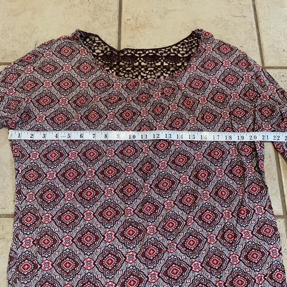 Revolution by Ricki's Geometric Print 3/4 Sleeve Top - XL/TG - Lace Back Detail - Picture 4 of 6